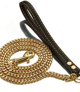 Enhance your pet's outdoor excursions with this elegant, premium-quality leash that radiates sophistication and opulence. Elevat
